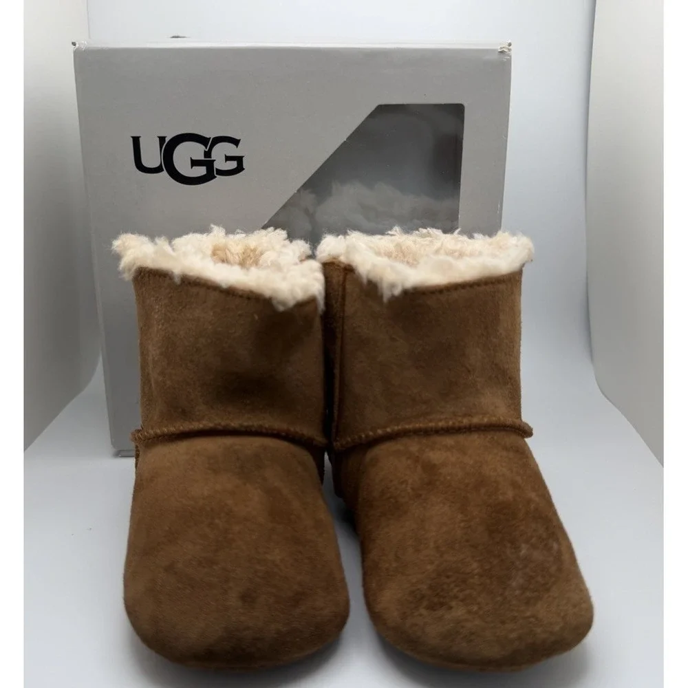 Infant UGG Bow Boots, Size 4/5